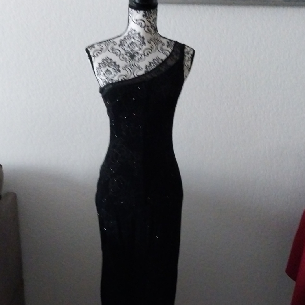 Elegant One-Shoulder Black Dress